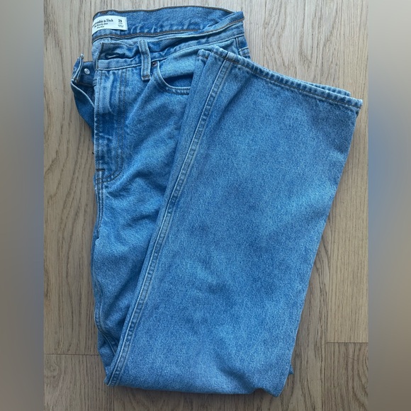 Abercrombie & Fitch Mid-Rise Slouchy Jean - women’s 29 long - Picture 2 of 5